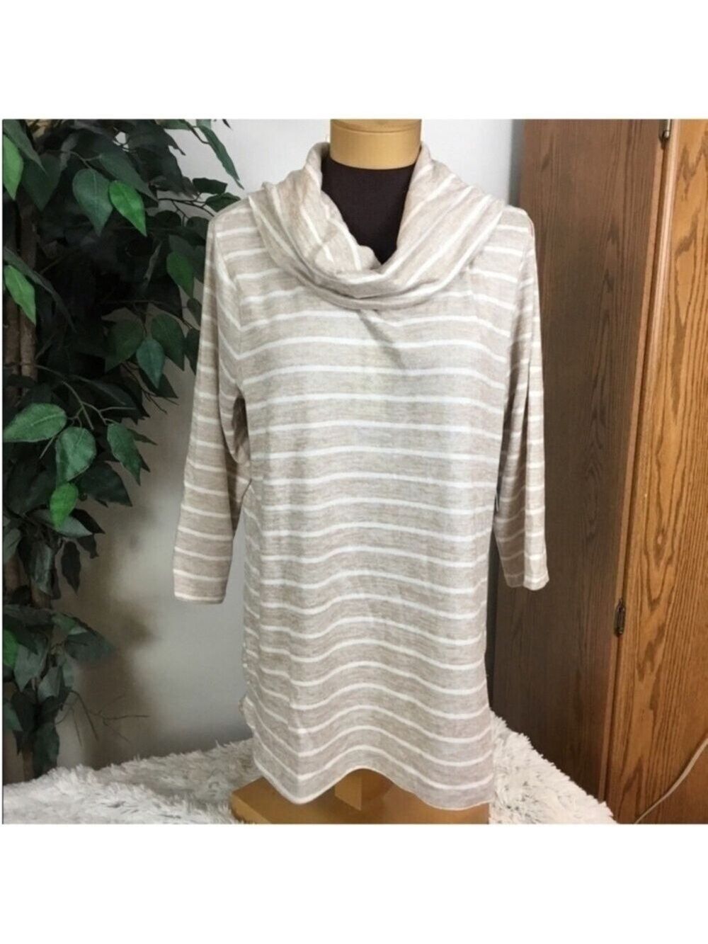 Croft & Barrow 3/4 sleeve cowl neck Woman’s XL beige & cream stripes